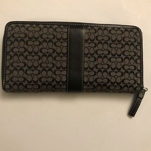 COACH | Signature Accordion Zip Wallet